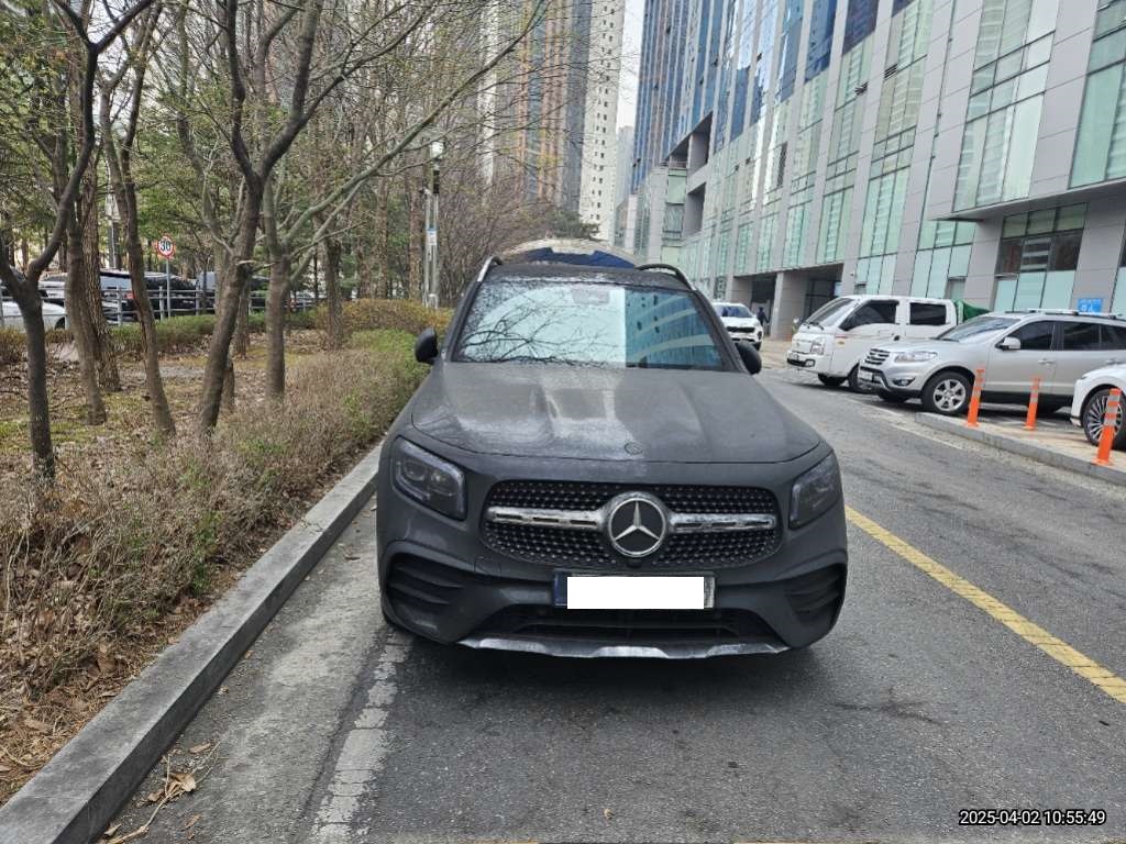 2021 Mercedes-Benz GLB250 4MATIC, photograph 1