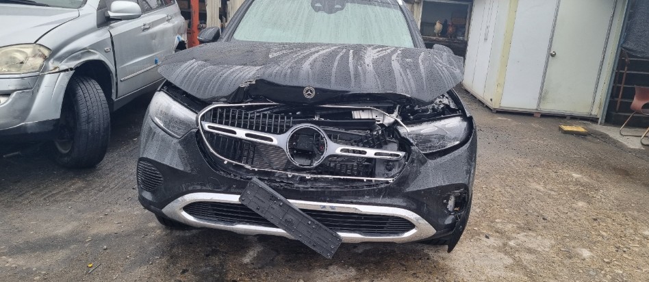 2025 Mercedes-Benz GLC300 4MATIC, photograph 5
