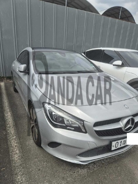 2017 Mercedes-Benz CLA250 4Matic, photograph 4