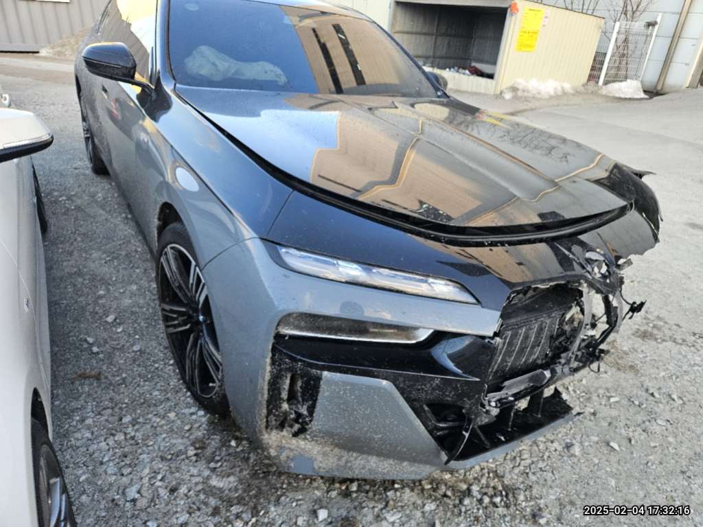 2023 BMW i7 xDrive60, photograph 4