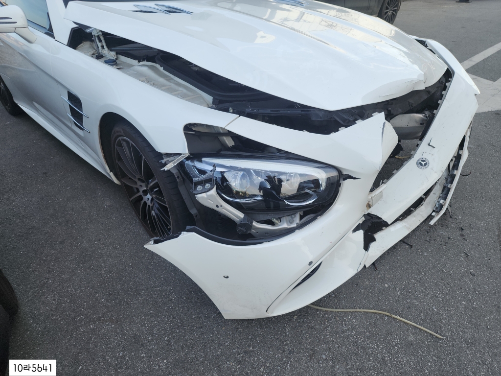 2018 Mercedes-Benz SL400, photograph 3