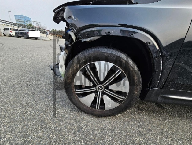 2023 Mercedes-Benz EQB300 4MATIC, photograph 5