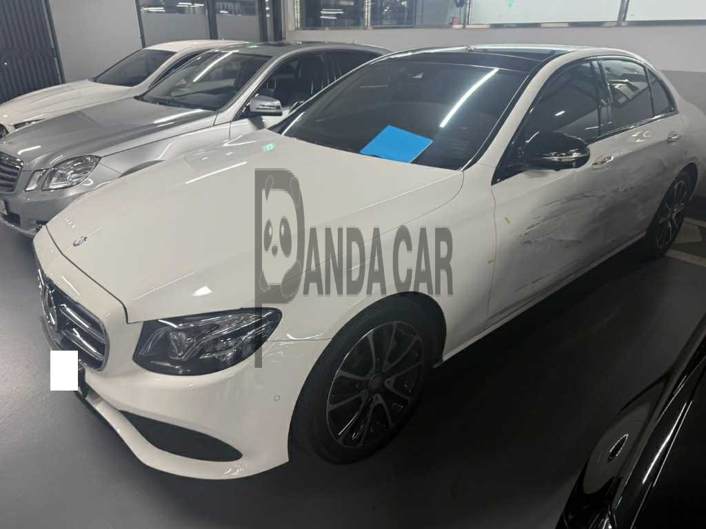 2017 Mercedes-Benz E300, photograph 2