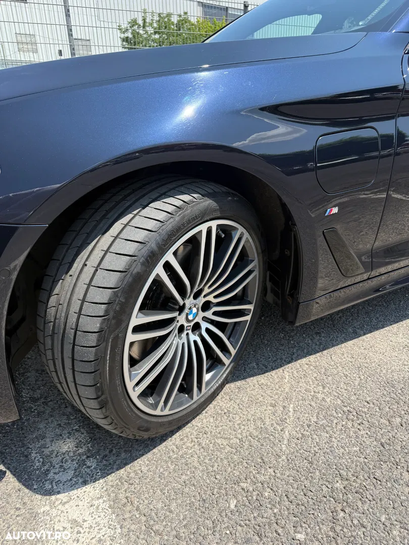 2019 BMW Seria 5, photograph 8