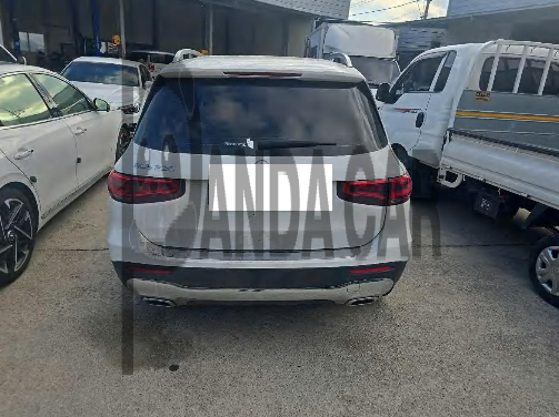 2020 Mercedes-Benz GLB220, photograph 1