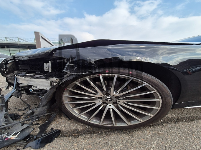 2024 Mercedes-Benz S 500 4MATIC, photograph 3
