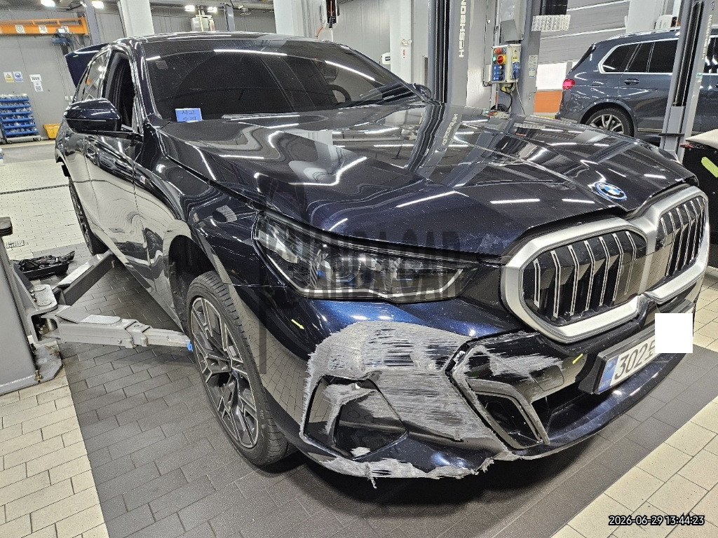 2025 BMW 530e, photograph 1