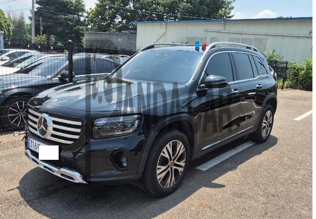 2024 Mercedes-Benz GLB200 d, photograph 4
