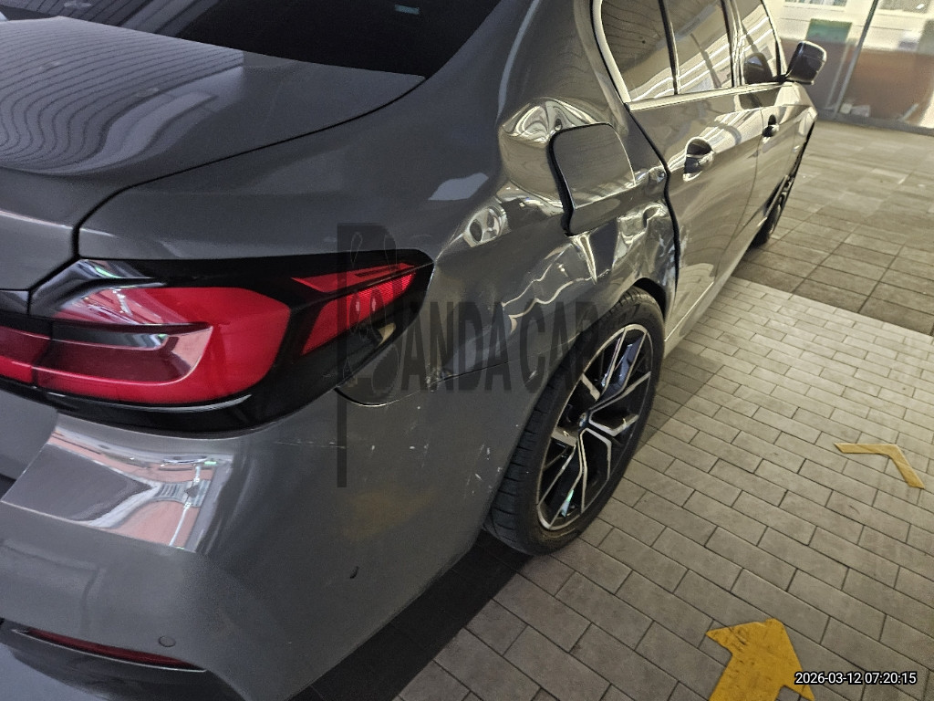 2022 BMW 530e, photograph 2