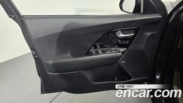 Kia Niro Noblesse — photo 1 of 36
