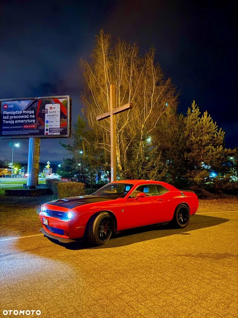 Dodge Challenger — photo 1 of 40