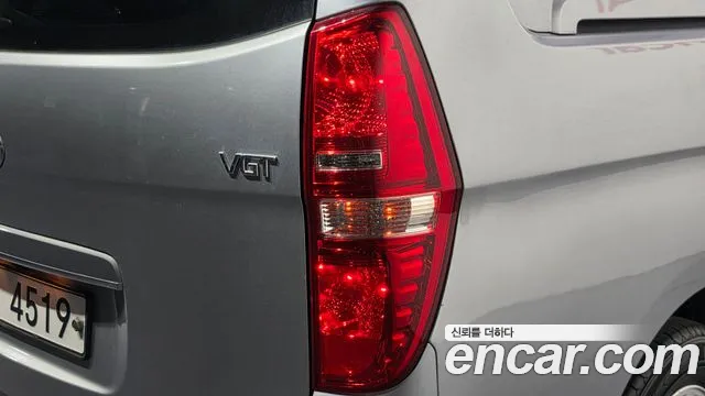 2016 Hyundai Starex 5-Seater VAN, photograph 5