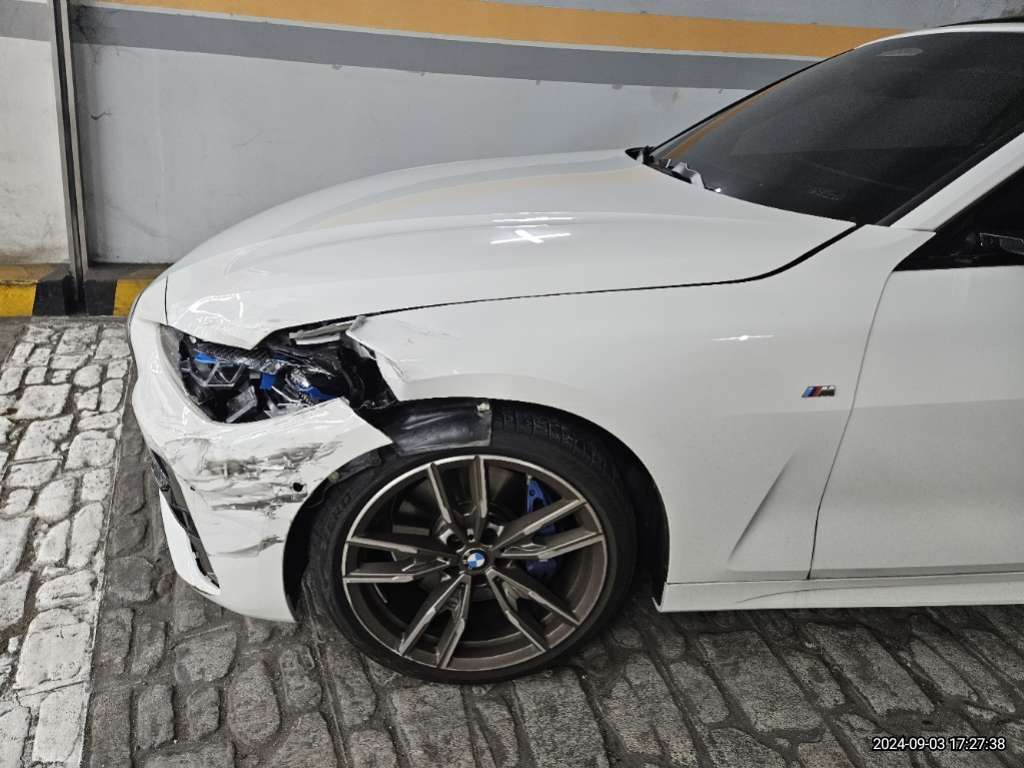 2024 BMW M440i xDrive Convertible, photograph 2