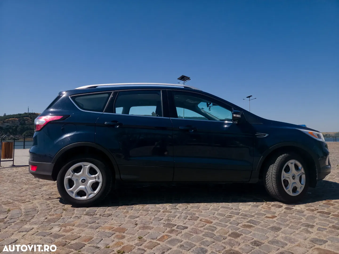 2017 Ford Kuga 1.5 TDCi 2x4 Business Edition, photograph 6
