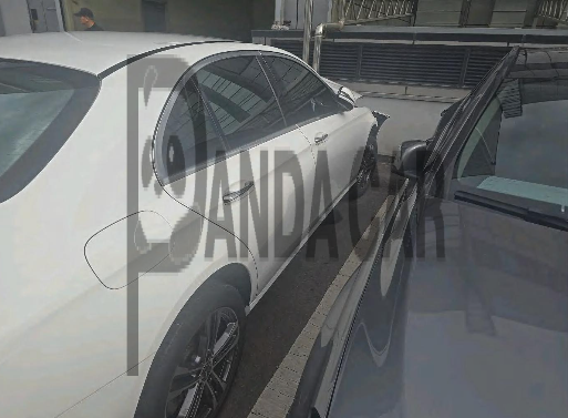 2022 Mercedes-Benz E350 4MATIC, photograph 4