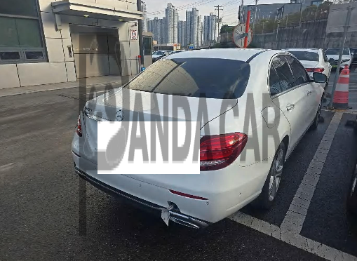 2017 Mercedes-Benz E220 d, photograph 3