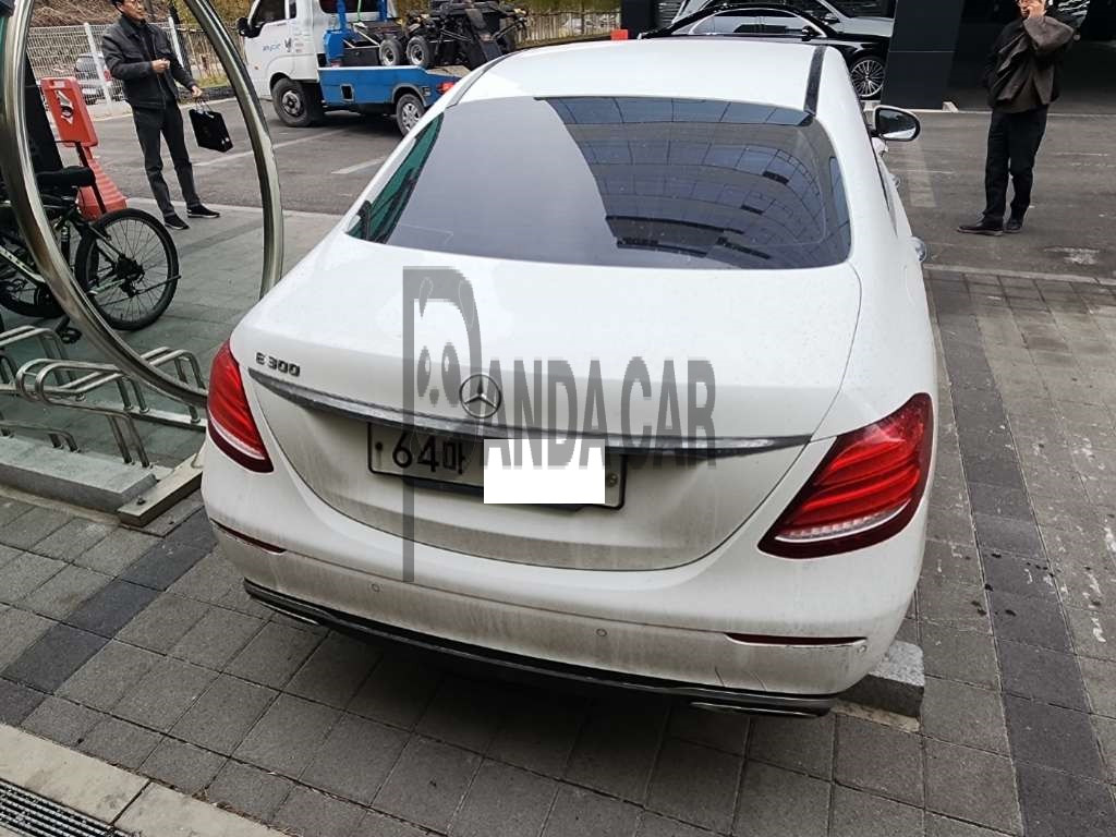 2018 Mercedes-Benz E300, photograph 1