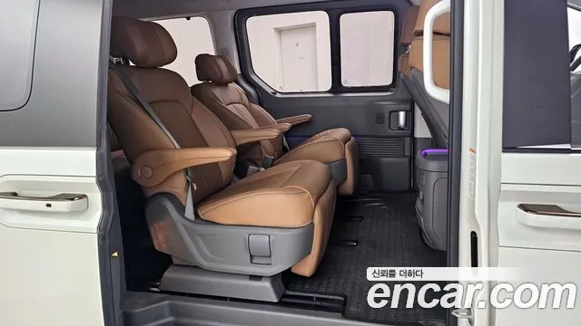 Hyundai Staria 4WD Lounge 7-Seater — photo 1 of 20
