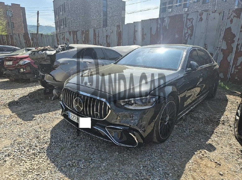 2022 Mercedes-Benz S580 4MATIC, photograph 3