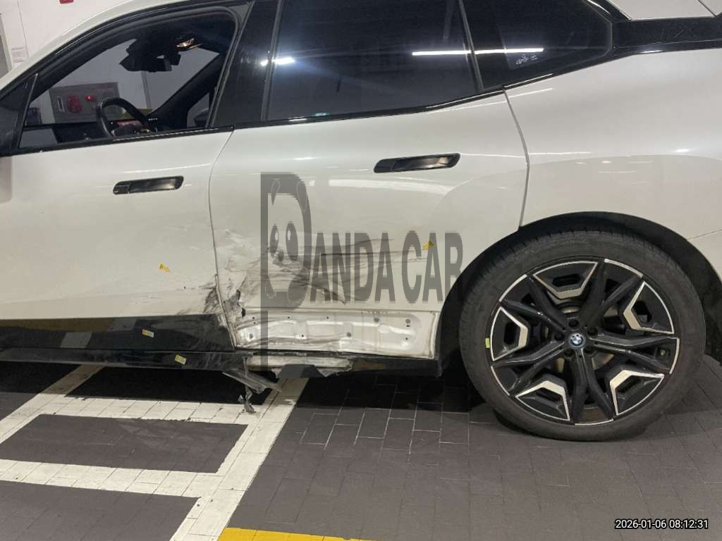 2023 BMW iX xDrive50, photograph 3