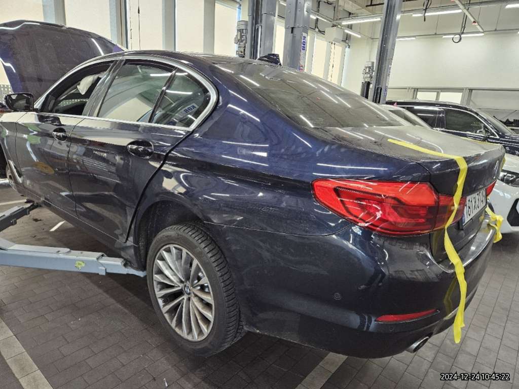2020 BMW 520i Luxury, photograph 4