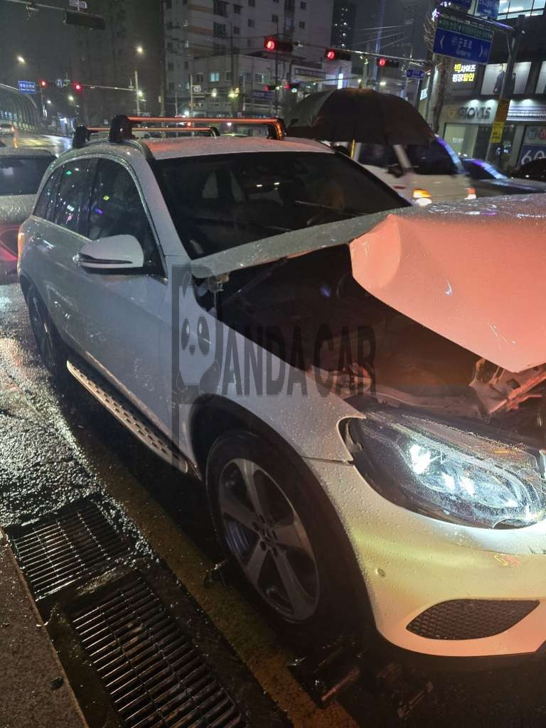 2019 Mercedes-Benz GLC300 4Matic, photograph 4