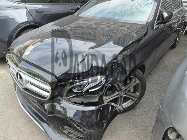 2017 Mercedes-Benz E300, photograph 1