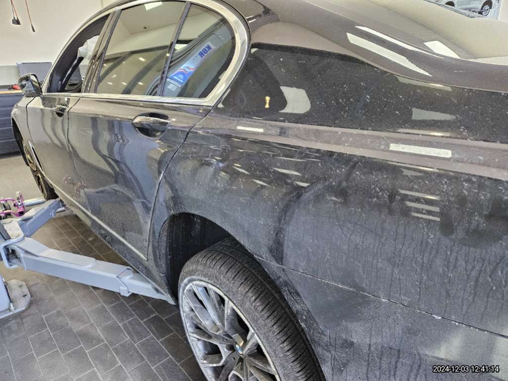 2021 BMW 730d xDrive, photograph 3