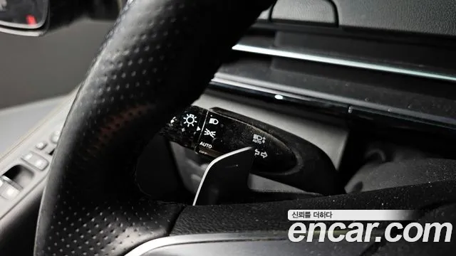 2023 Hyundai Staria Lounge 9-Seater, photograph 4