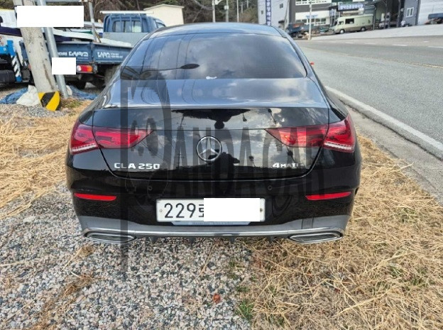 2020 Mercedes-Benz CLA250 4MATIC, photograph 2