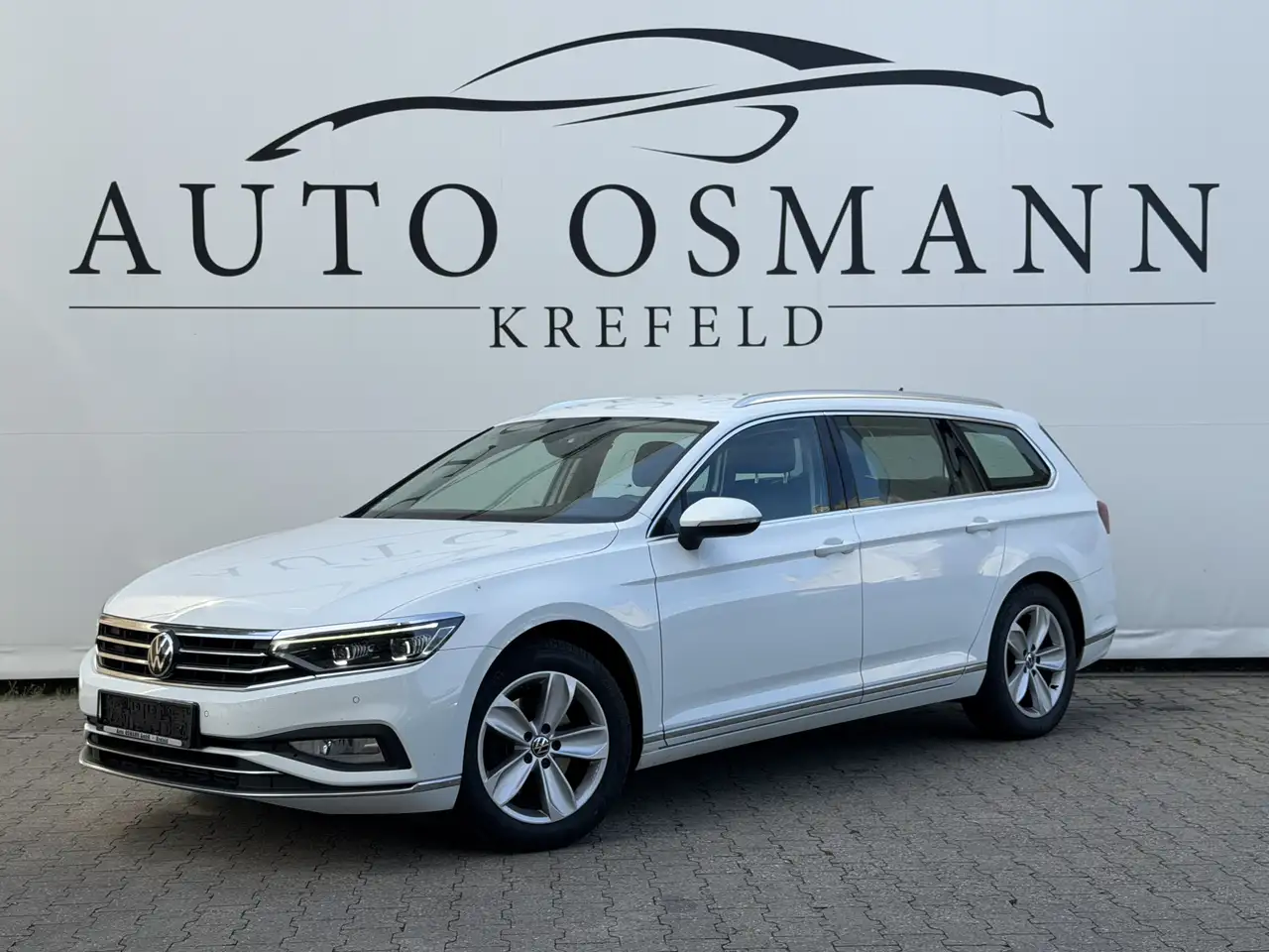 2021 Volkswagen Passat Variant 2.0 TDI SCR DSG Elegance   ACC, photograph 1