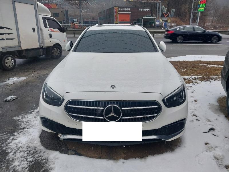 2021 Mercedes-Benz E250, photograph 1