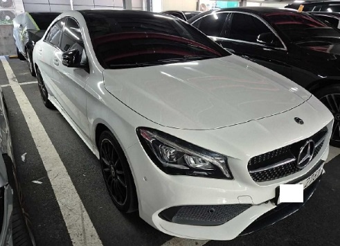 2018 Mercedes-Benz CLA250 4MATIC, photograph 2