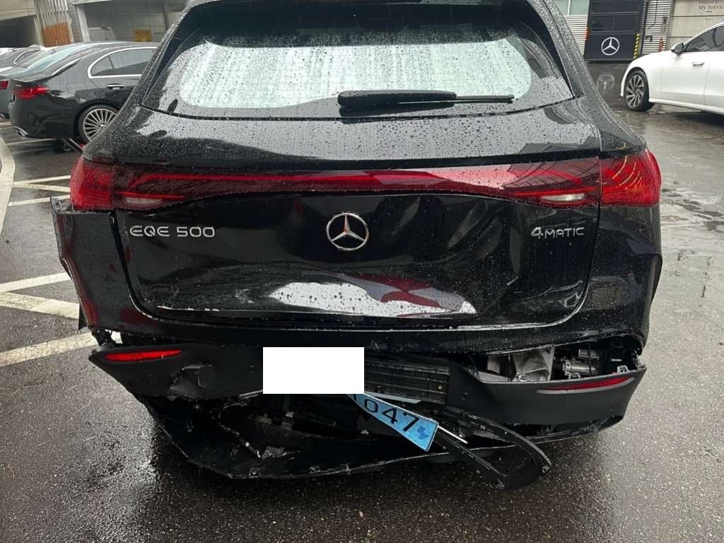 2023 Mercedes-Benz EQE500 4MATIC SUV 2023 model, photograph 1