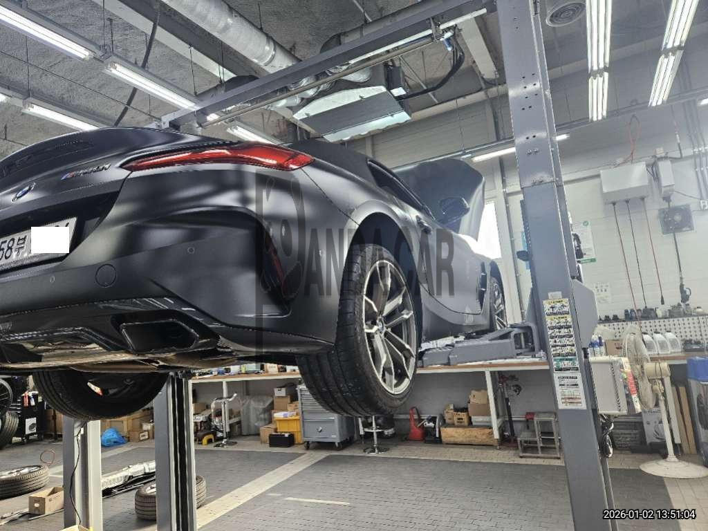 2022 BMW Z4 M40i, photograph 2