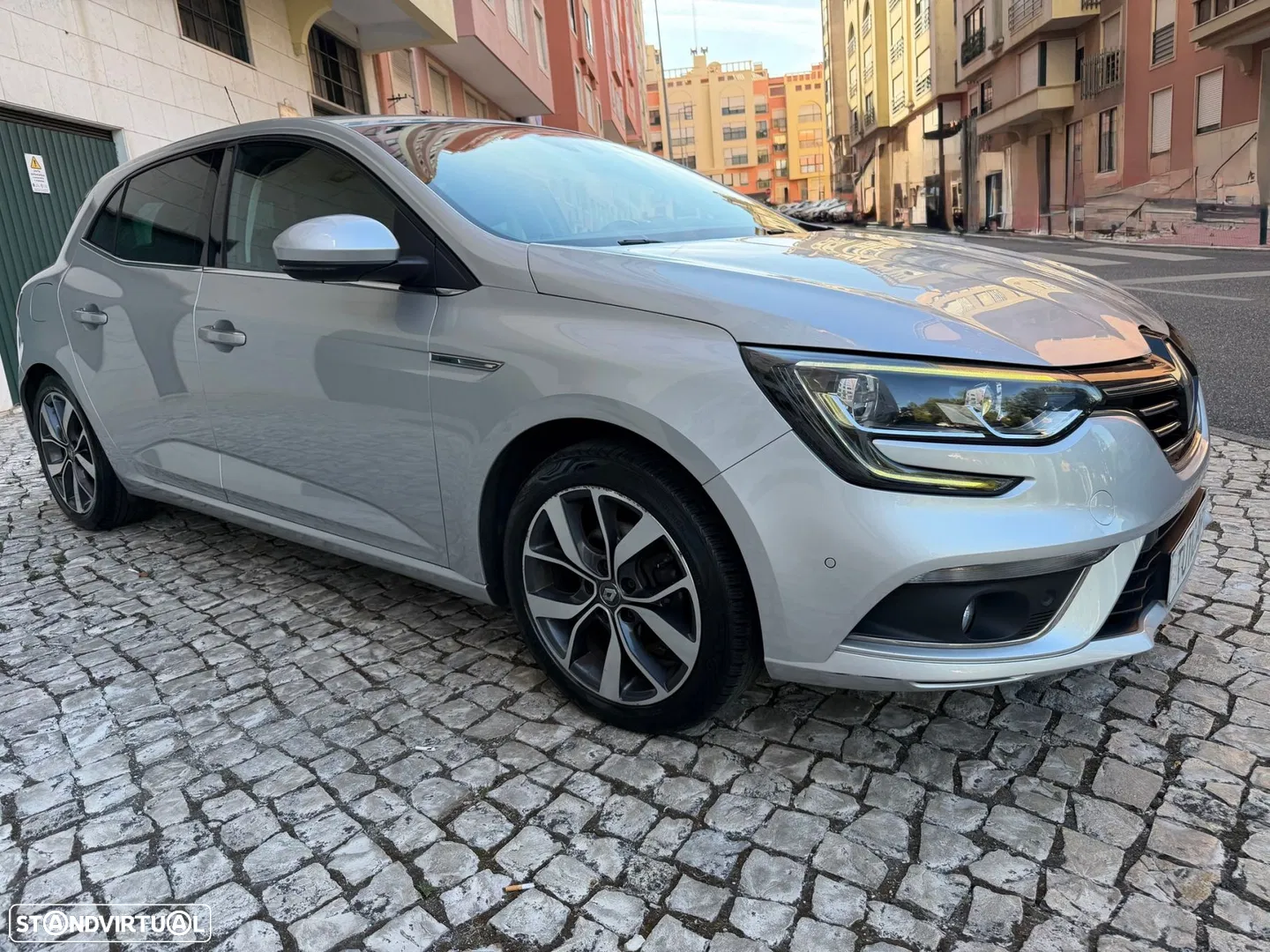 2016 Renault Mégane 1.2 TCE Limited, photograph 3