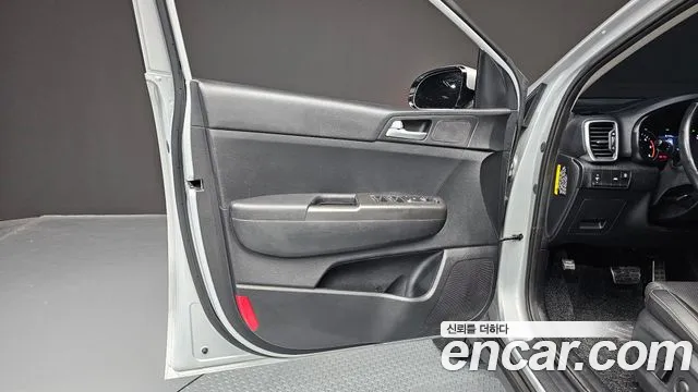 Kia Sportage Diesel 2.0 2WD — photo 1 of 31