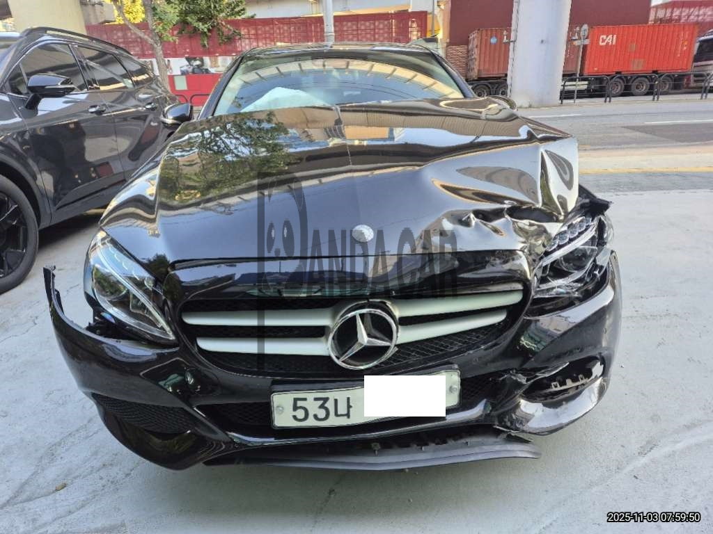 2017 Mercedes-Benz C200, photograph 1