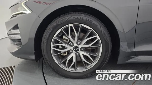 Kia K5 2.0 — photo 1 of 20