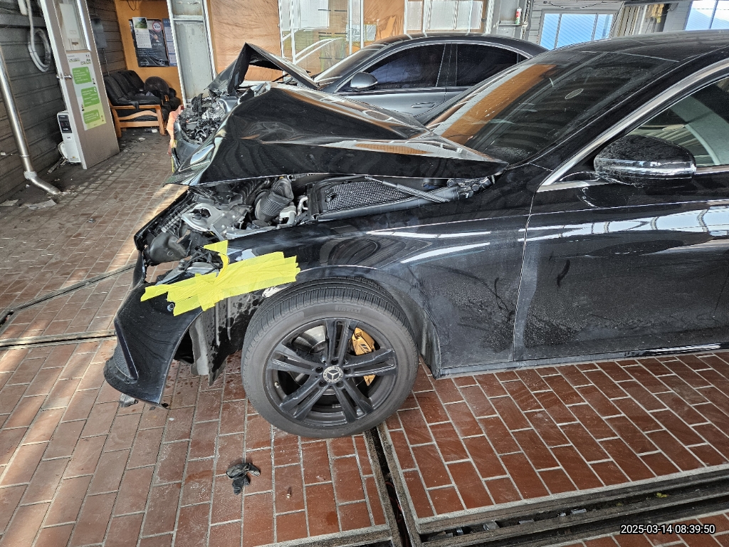 2021 Mercedes-Benz E350 4MATIC, photograph 3