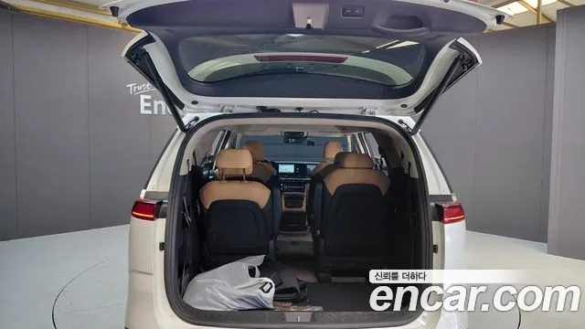 2023 Kia Canival Diesel 9-Seater Signature, photograph 2