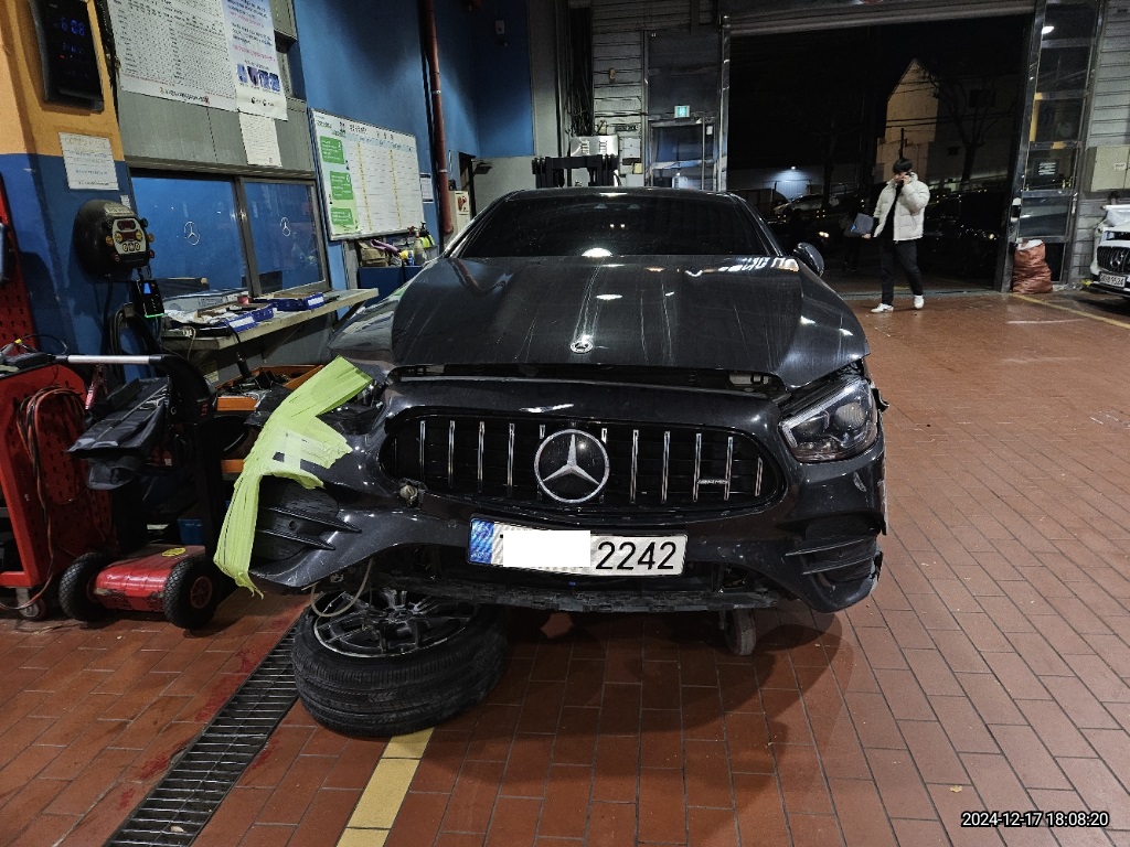 2023 Mercedes-Benz E220d 4MATIC, photograph 1