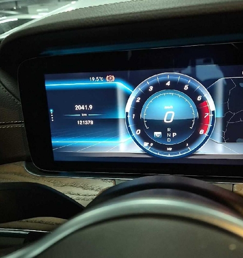 2020 Mercedes-Benz E 300 4MATIC, photograph 3