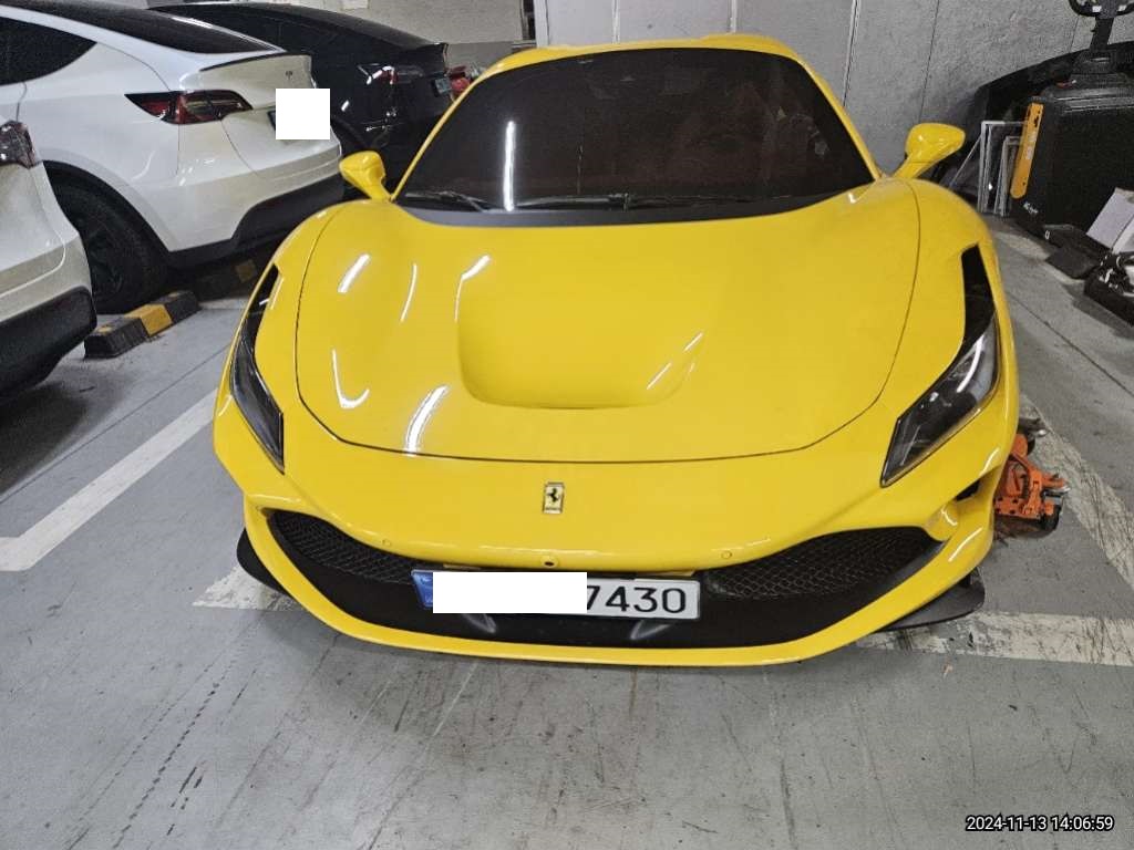2022 Ferrari F8 Spider, photograph 1