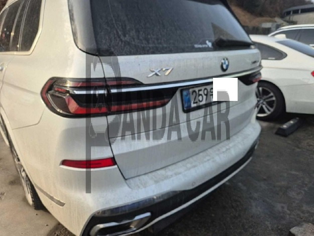 2025 BMW X7 xDrive40i, photograph 2