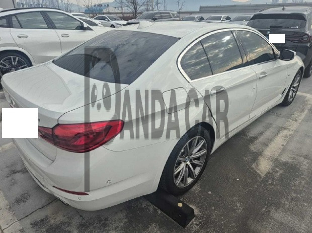 2018 BMW 520i, photograph 2