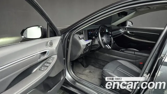 Hyundai Sonata 2.0 — photo 1 of 34