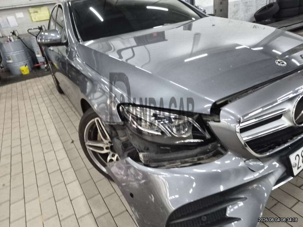 2020 Mercedes-Benz E 300 4MATIC, photograph 3
