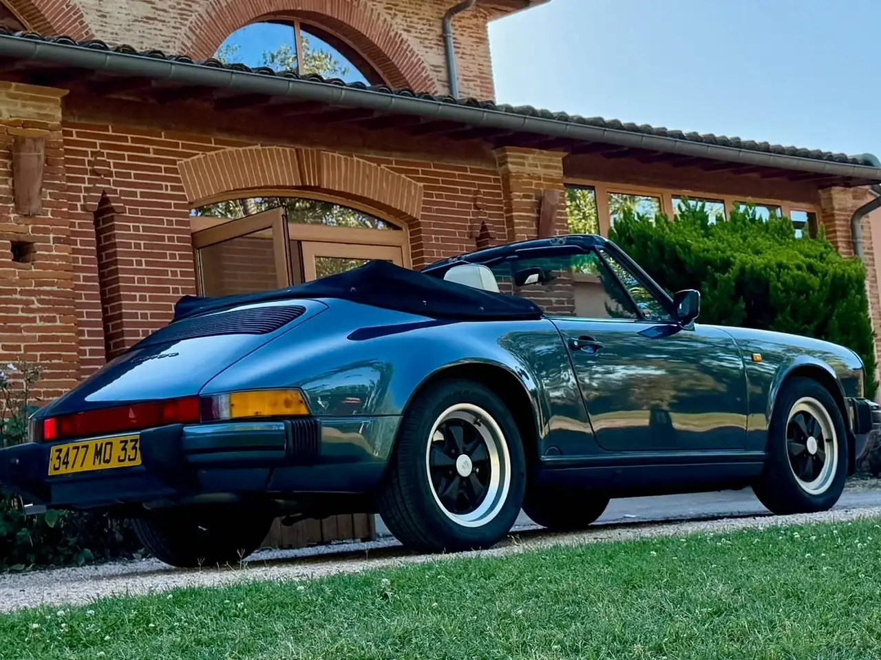 1988 Porsche 911 911 Cabriolet Carrera, photograph 3