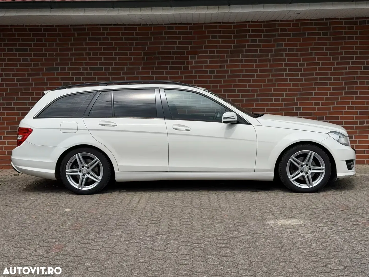 2013 Mercedes-Benz C, photograph 9
